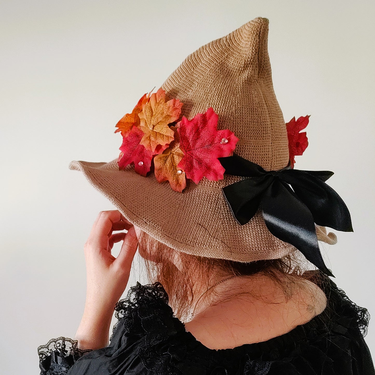 Chapeau de sorcière beige