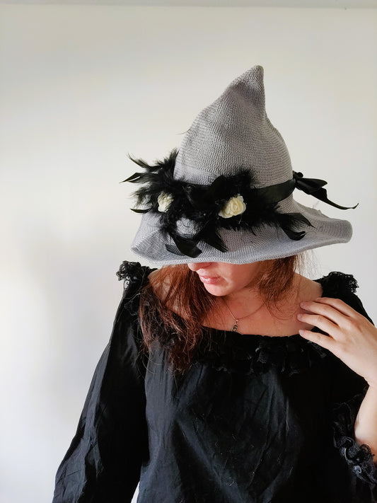 Chapeau de sorcière gris